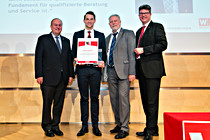 versicherung_023_PERO9163.jpg