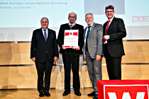 versicherung_032_PERO9108.jpg