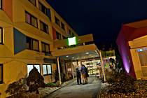 clean_lounge_002.jpg