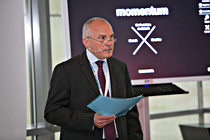 momentum009.jpg