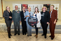 Frau in der Wirtschaft / Ladies Lounge