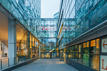 hr_lounge_canon_002.jpg