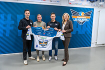 mcl_black_wings_002.jpg